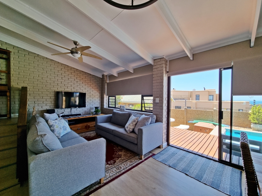 4 Bedroom Property for Sale in Wavecrest Eastern Cape